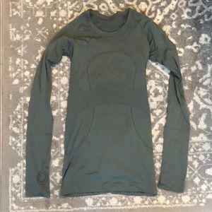 Lululemon green top